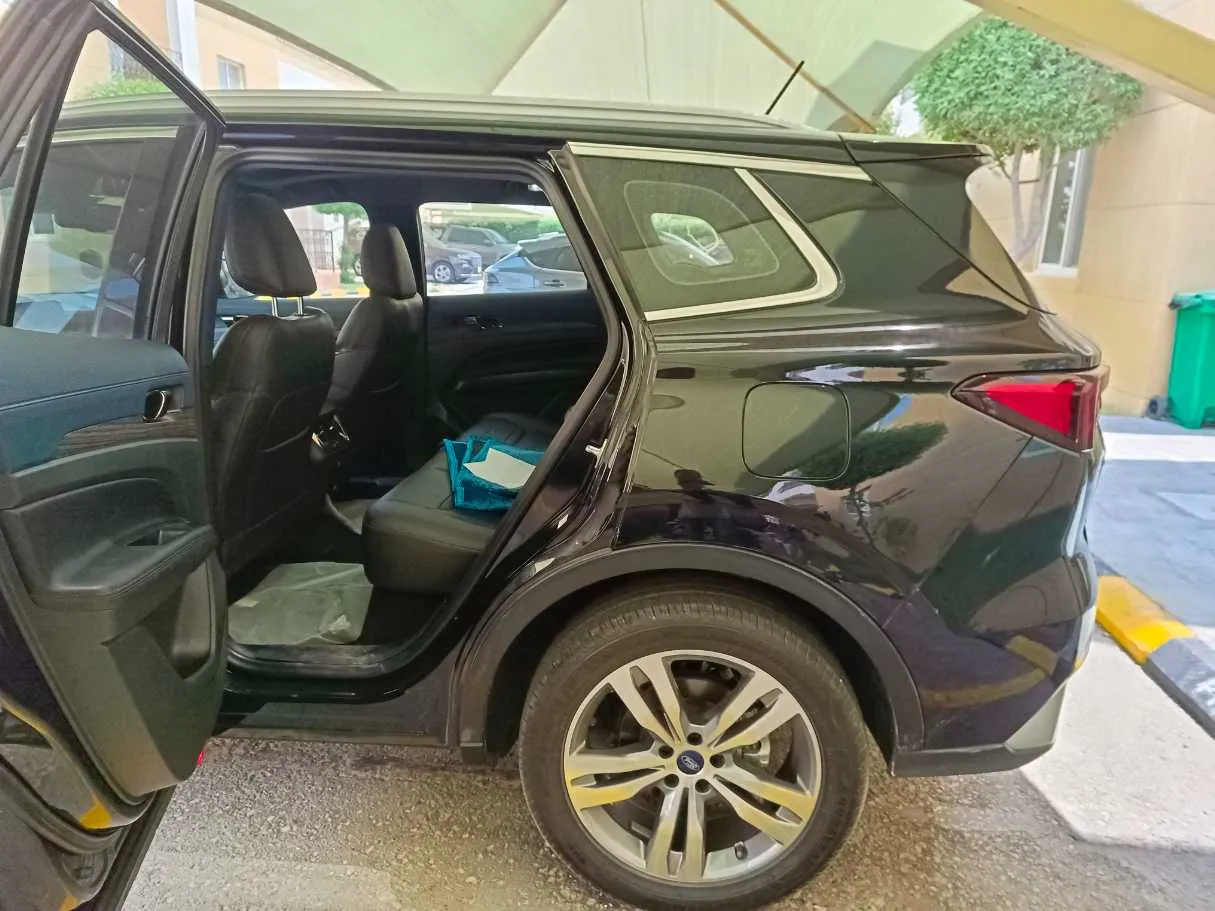 Car image 16