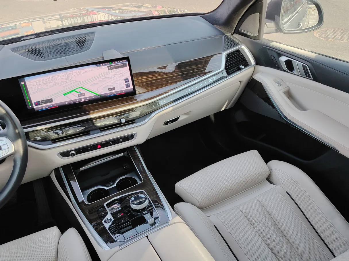 Car image 25