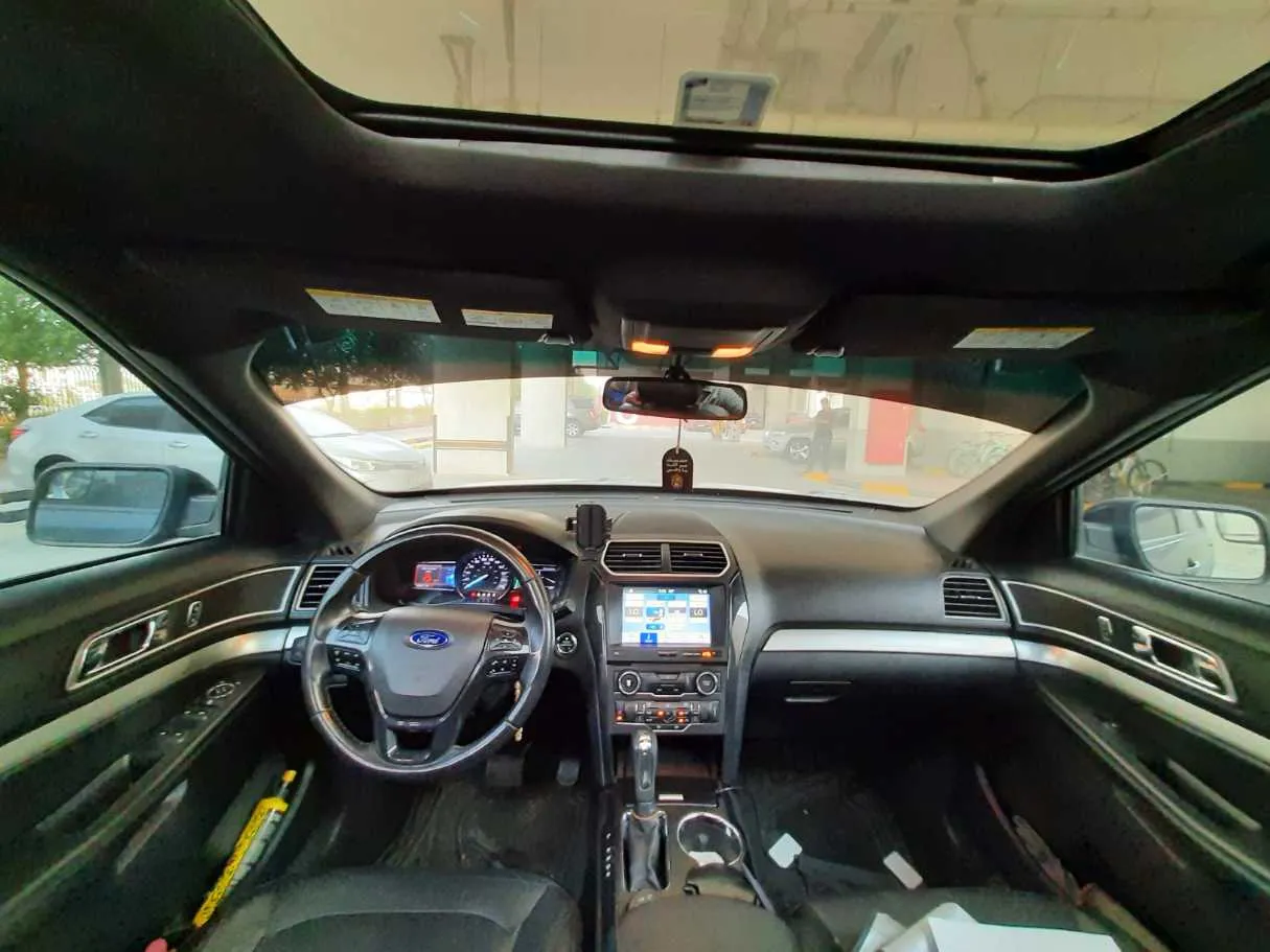 Car image 16