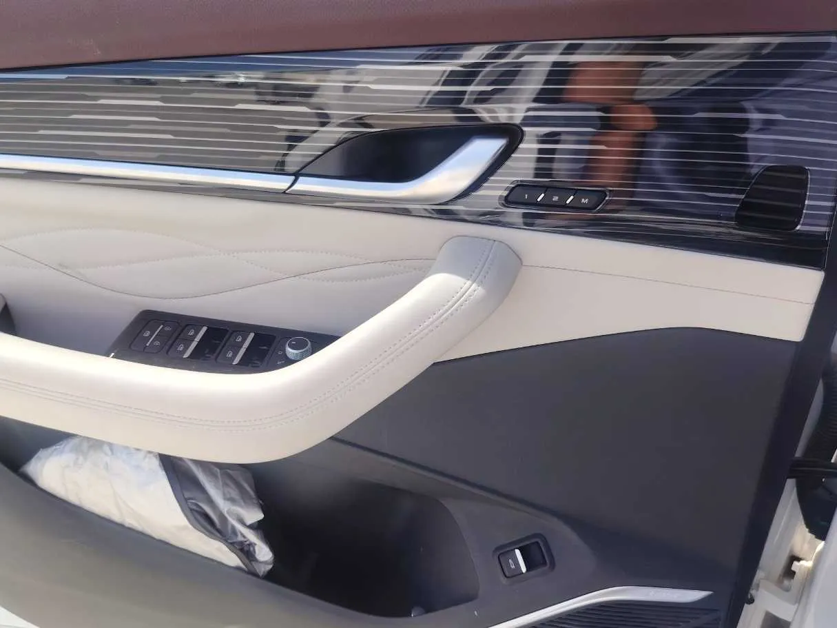 Car image 29
