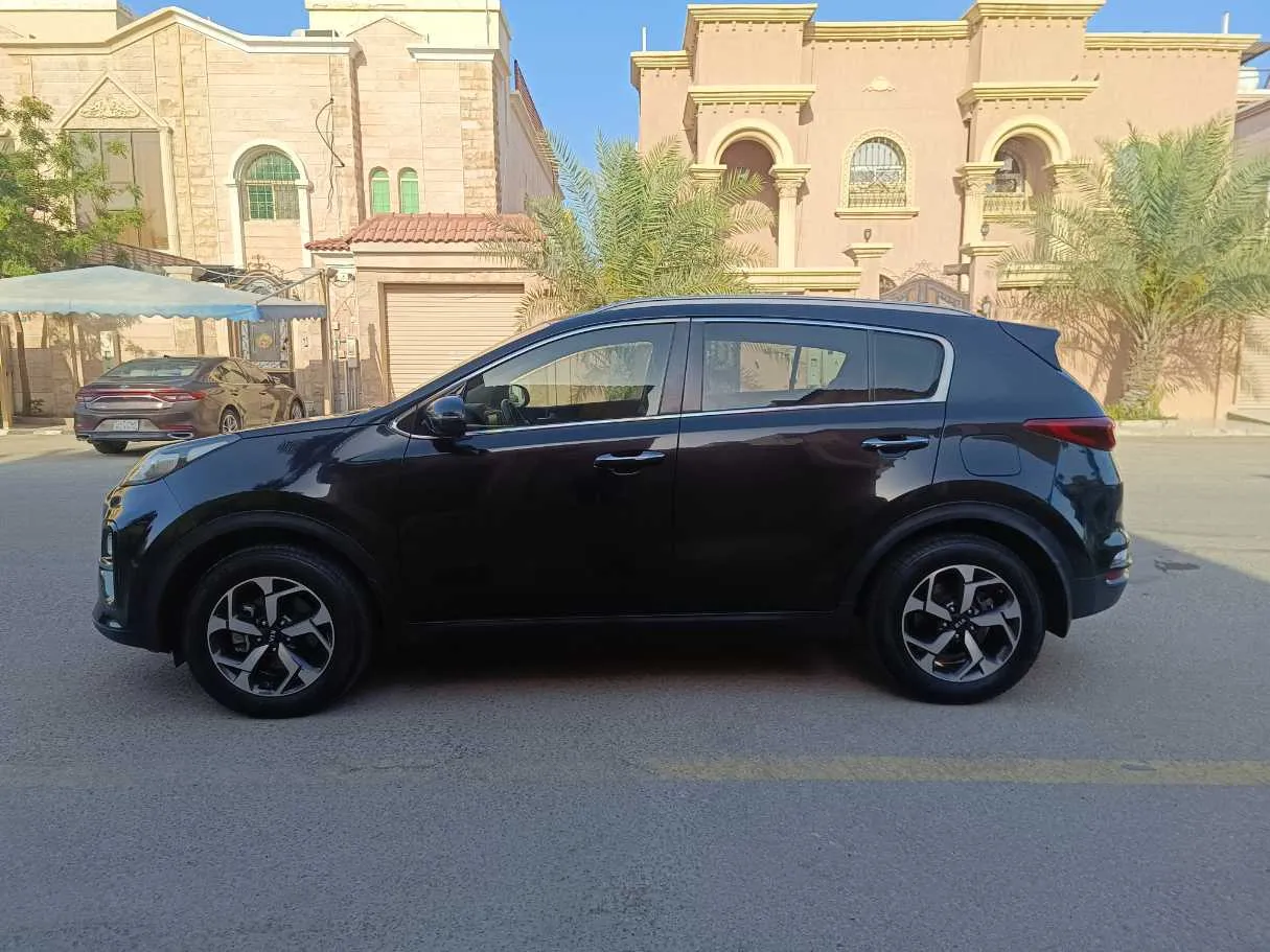 Car image 8