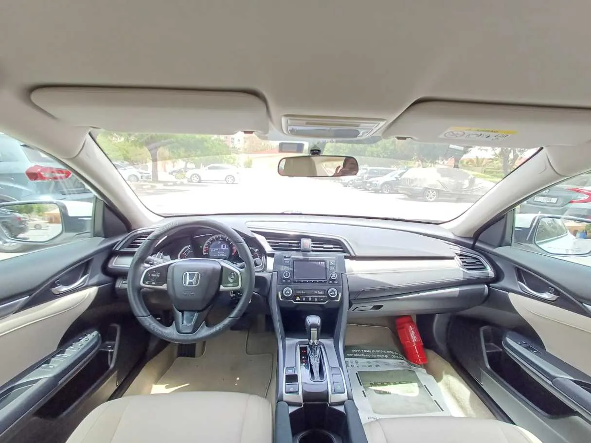 Car image 14