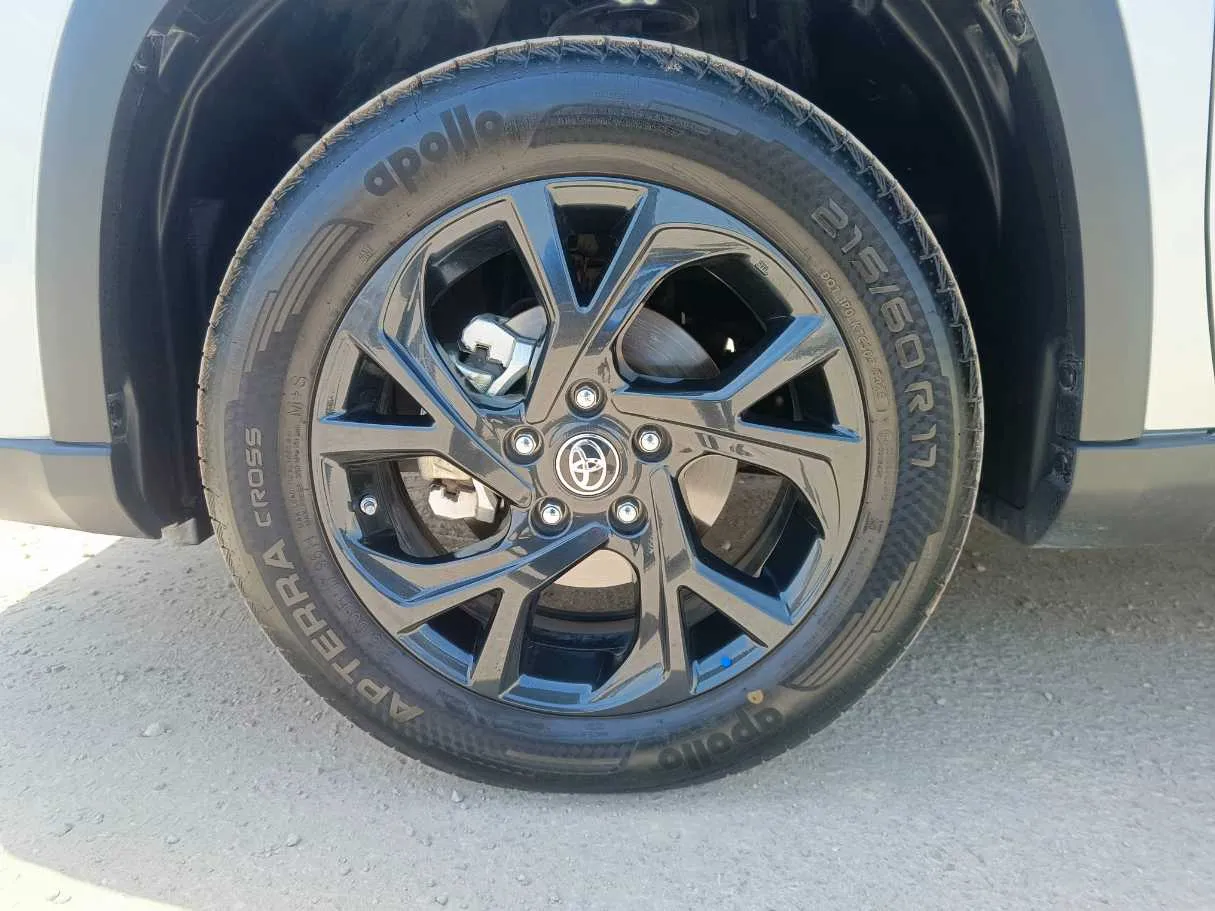 Car image 10
