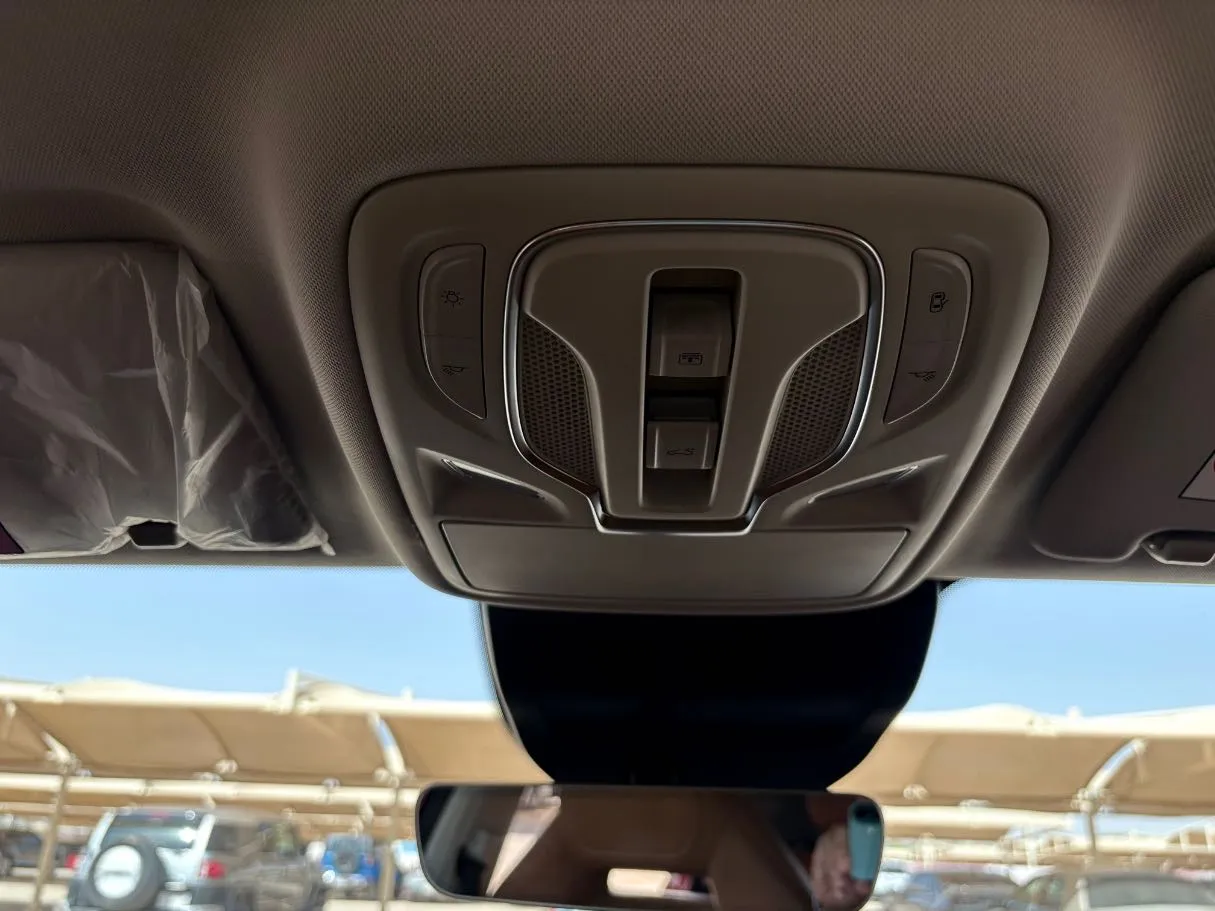 Car image 30