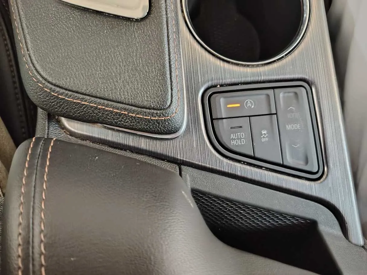 Car image 34