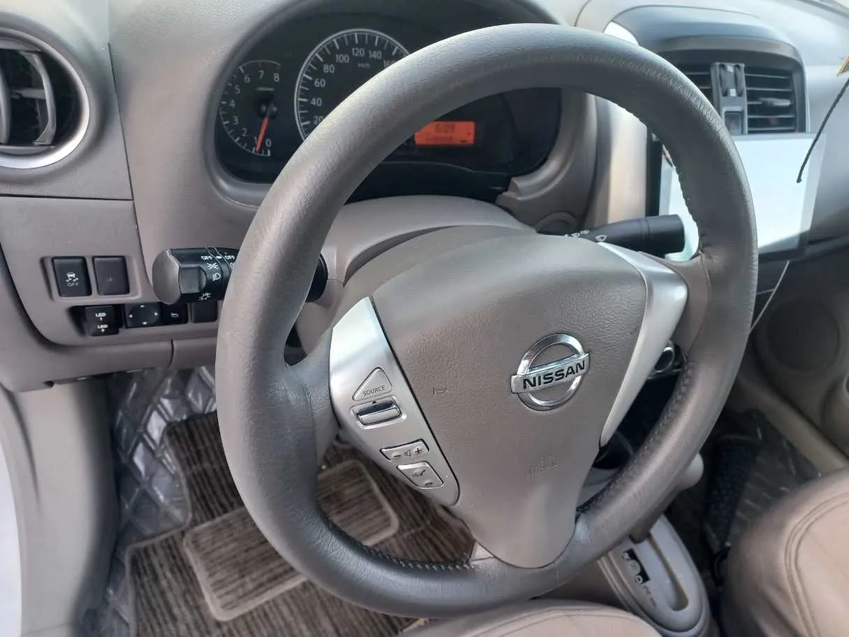 Car image 19