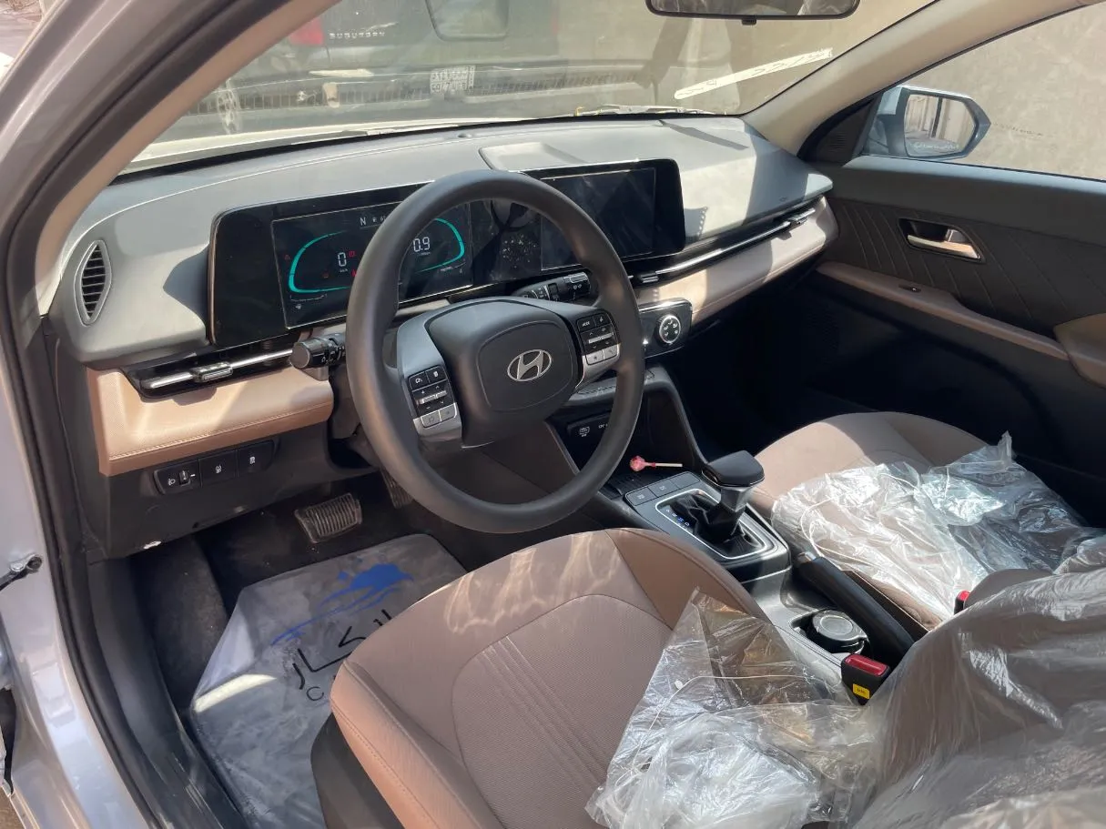 Car image 11