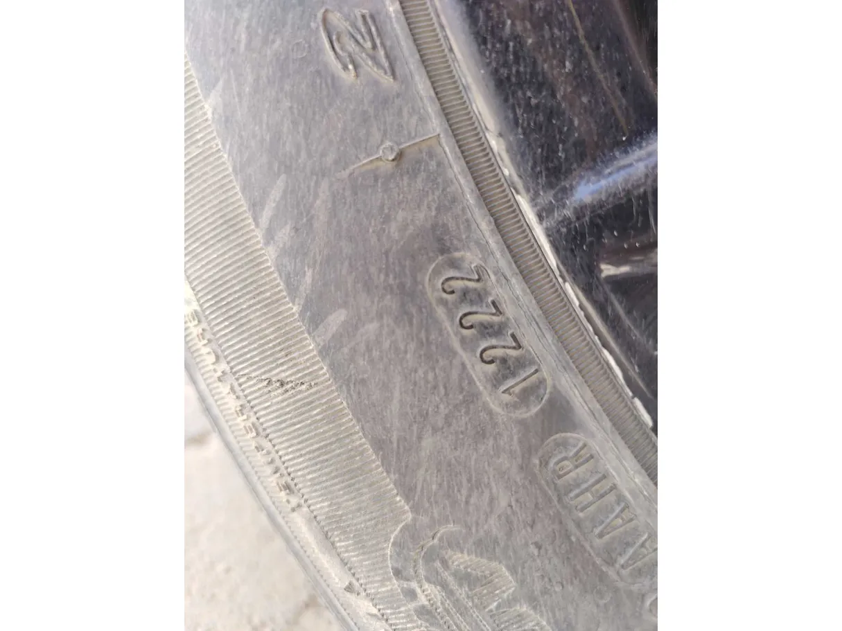 Car image 26