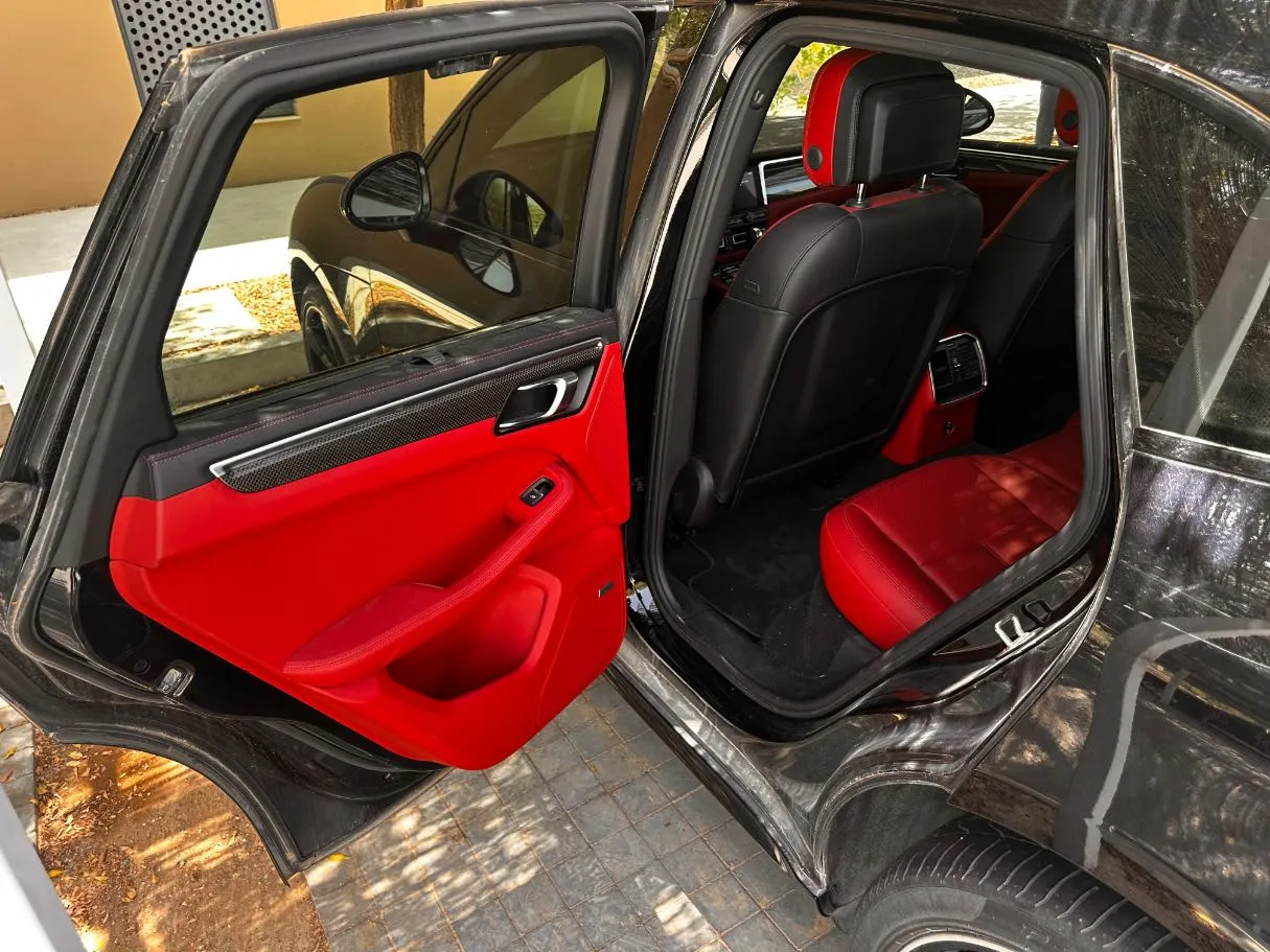 Car image 15