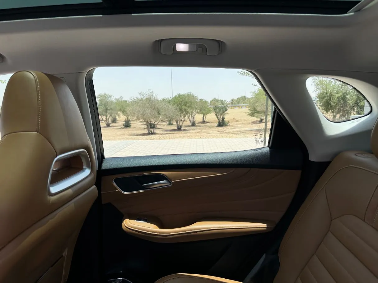 Car image 24