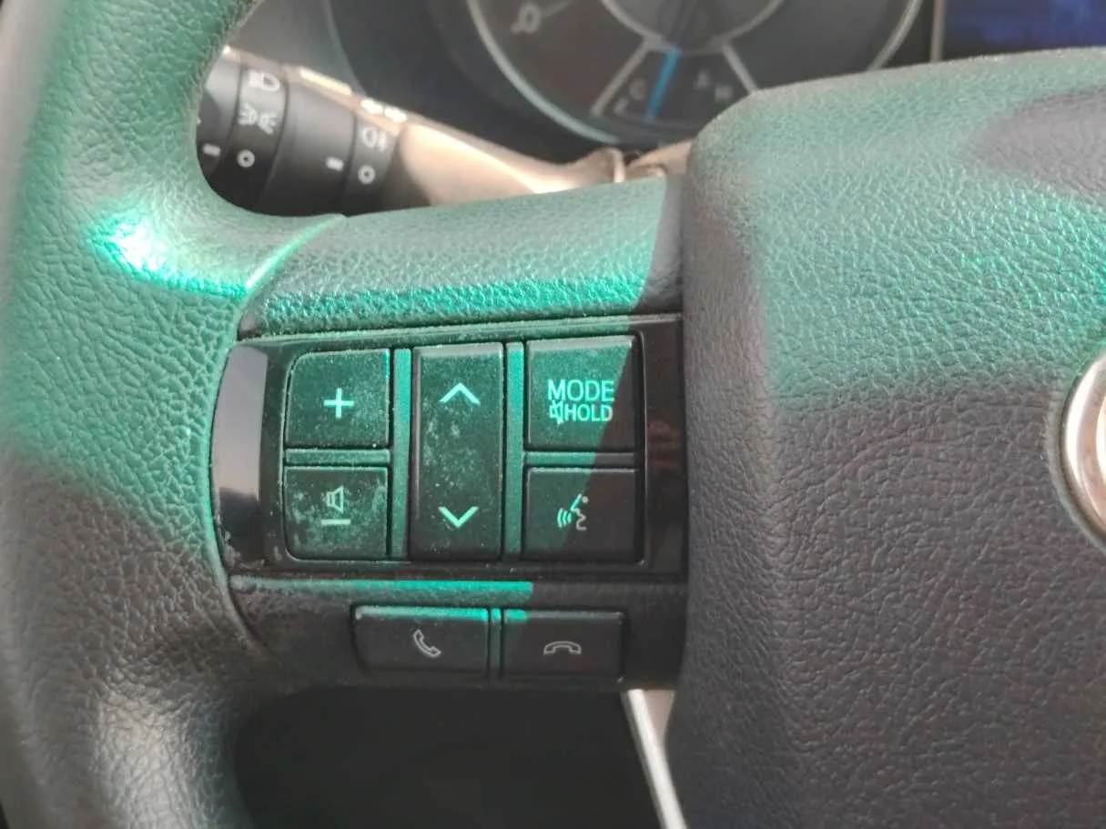 Car image 24