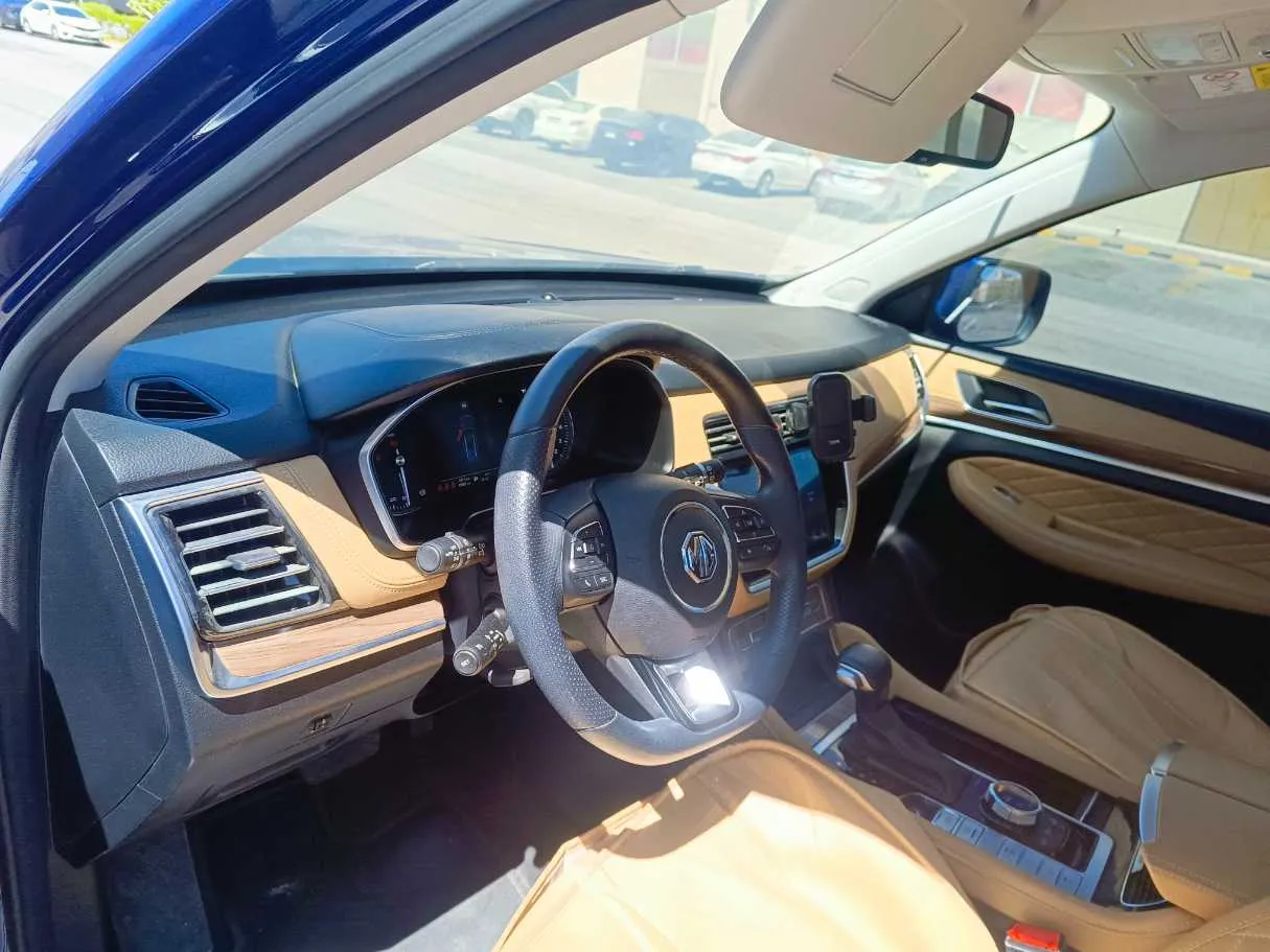 Car image 15