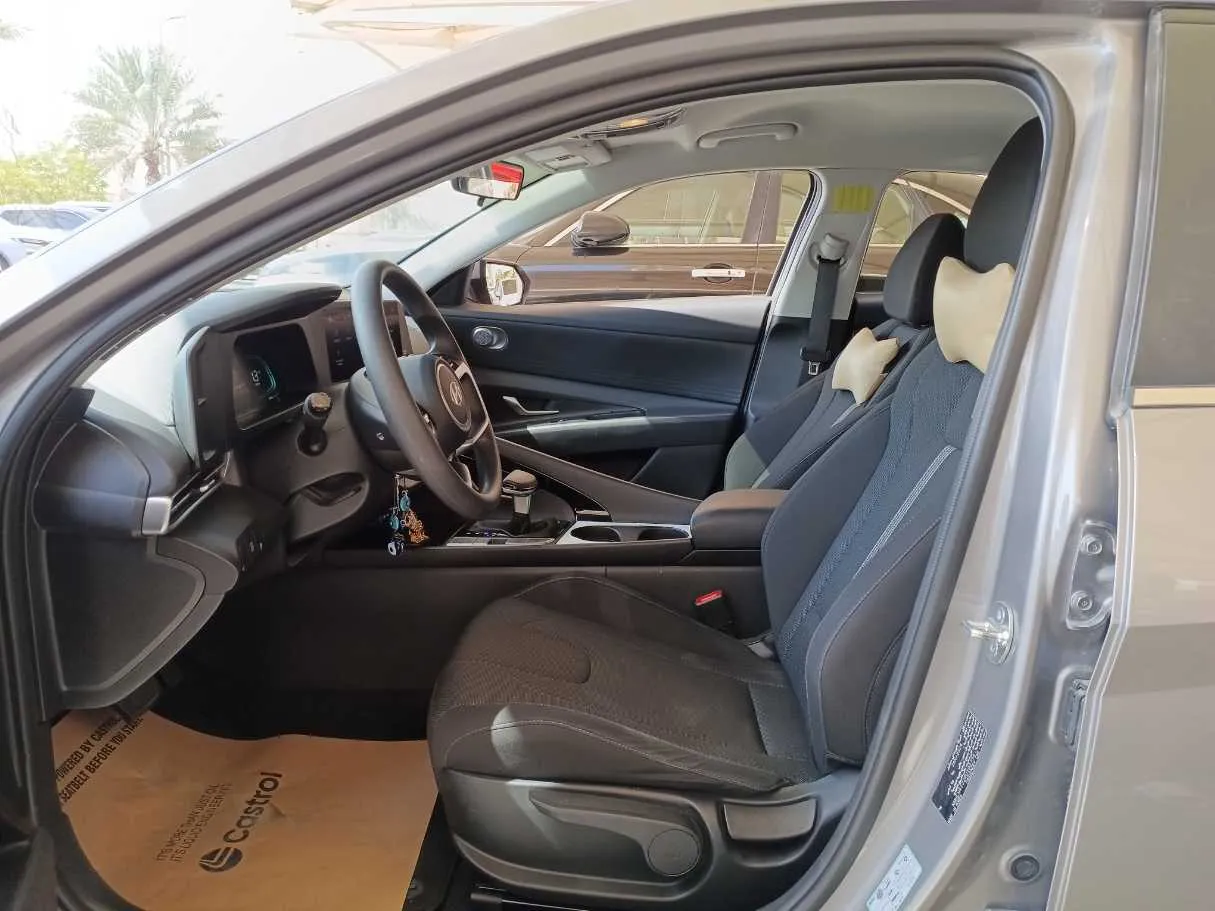 Car image 12
