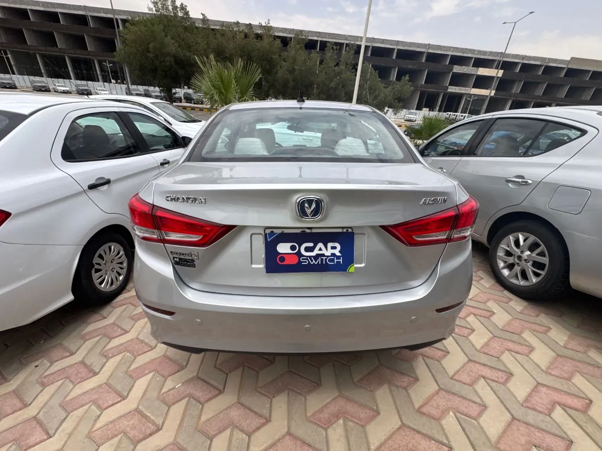 Car image 5