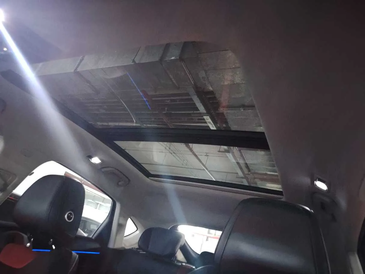 Car image 17