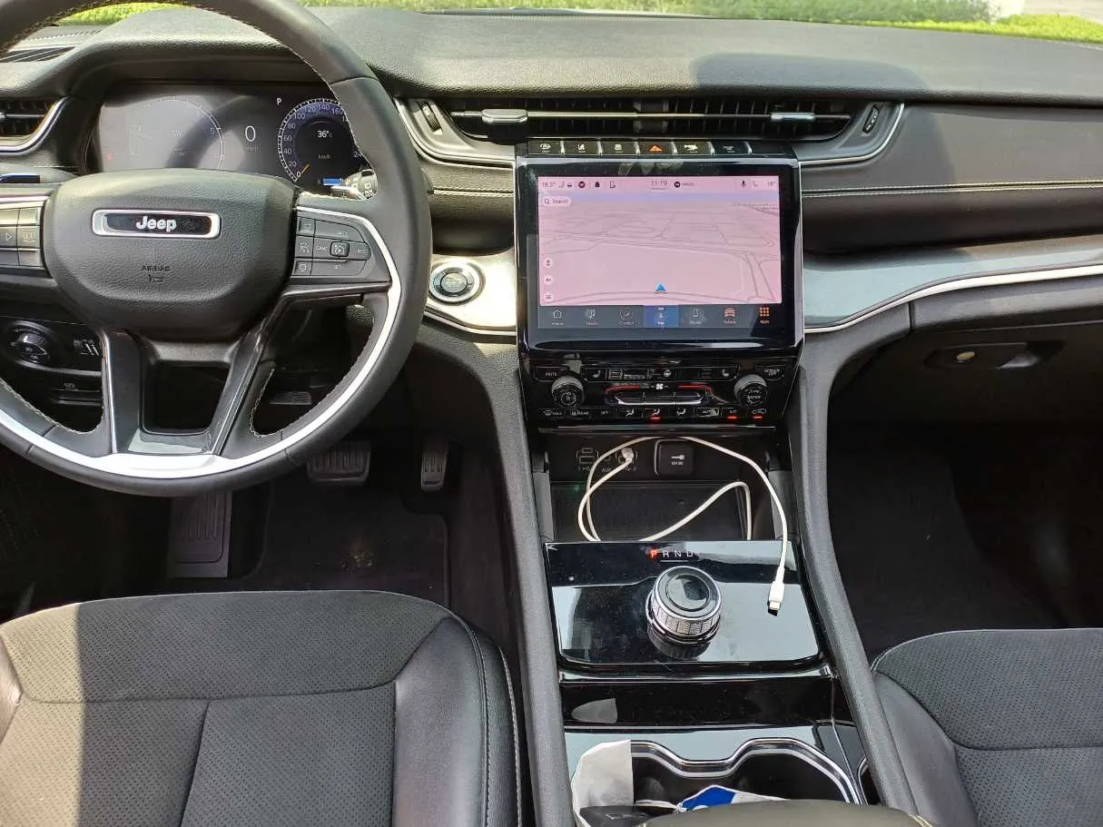 Car image 16