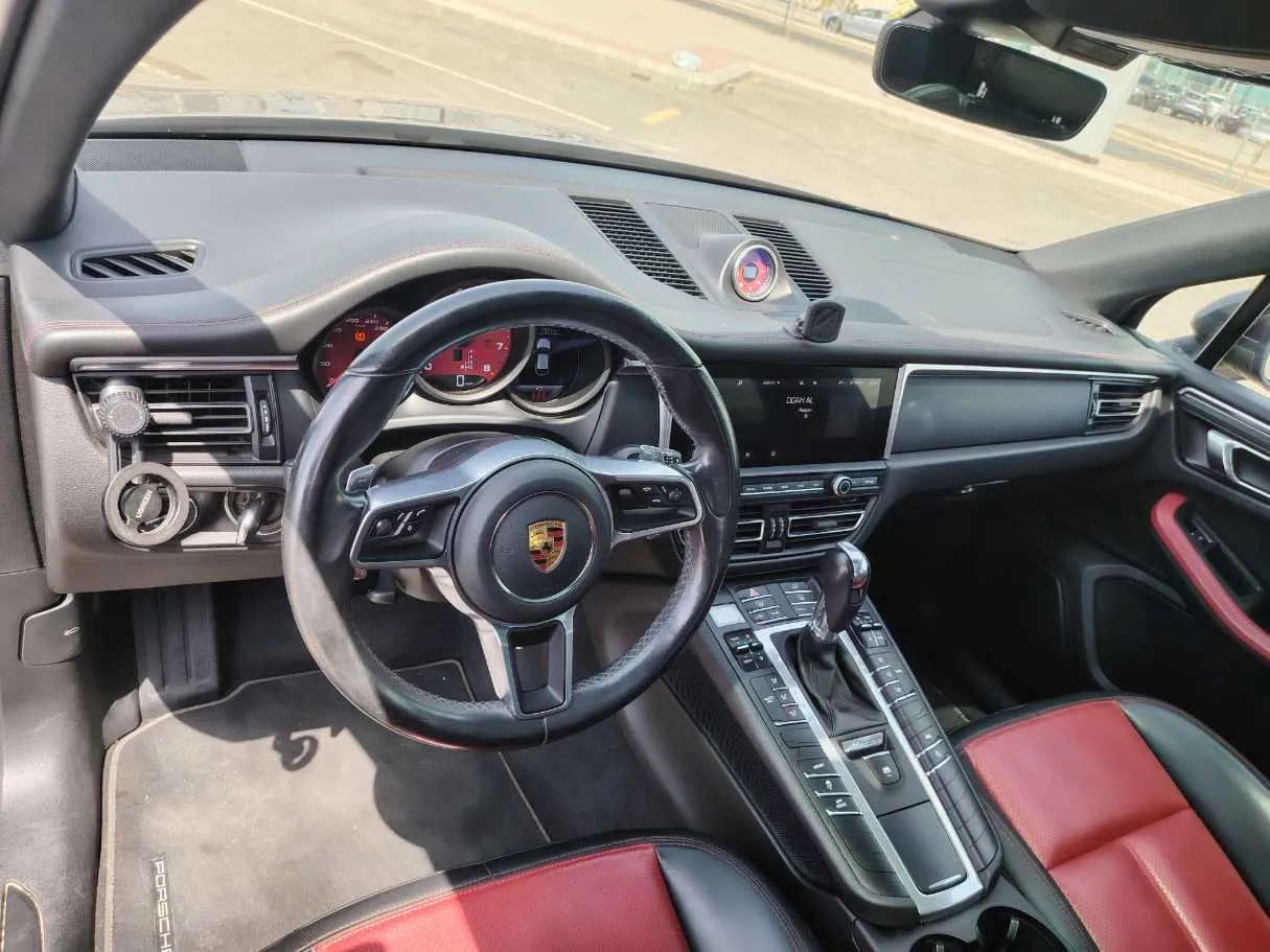 Car image 13