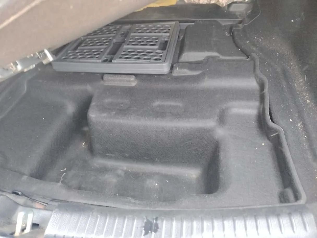 Car image 32