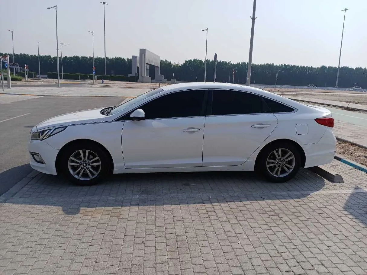 Car image 8