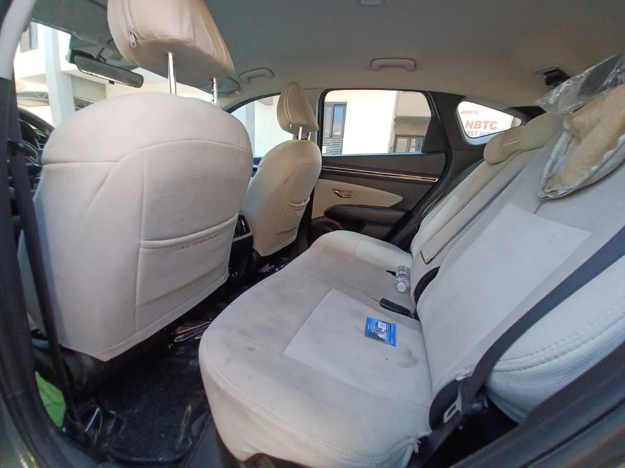 Car image 11