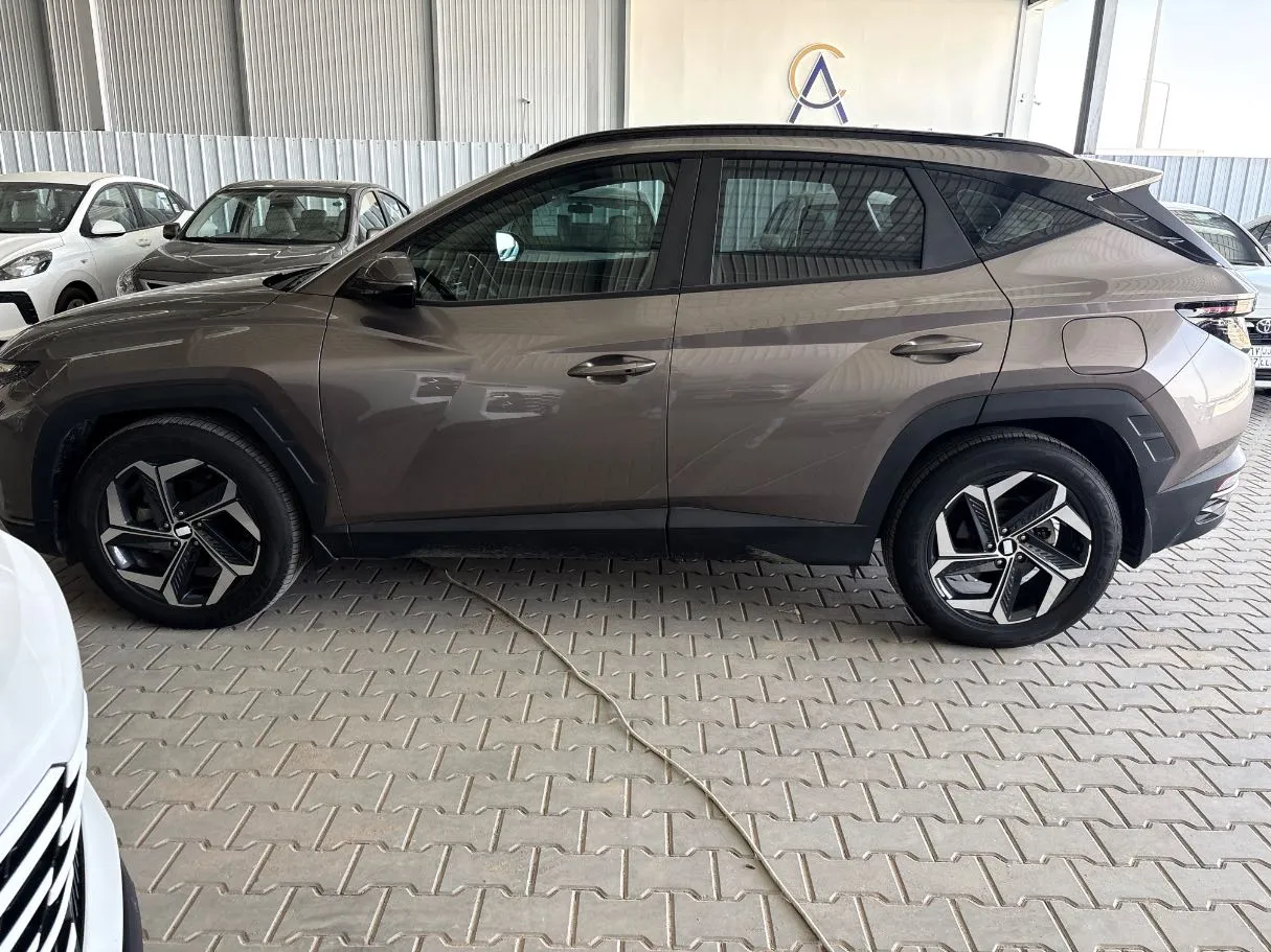 Car image 8