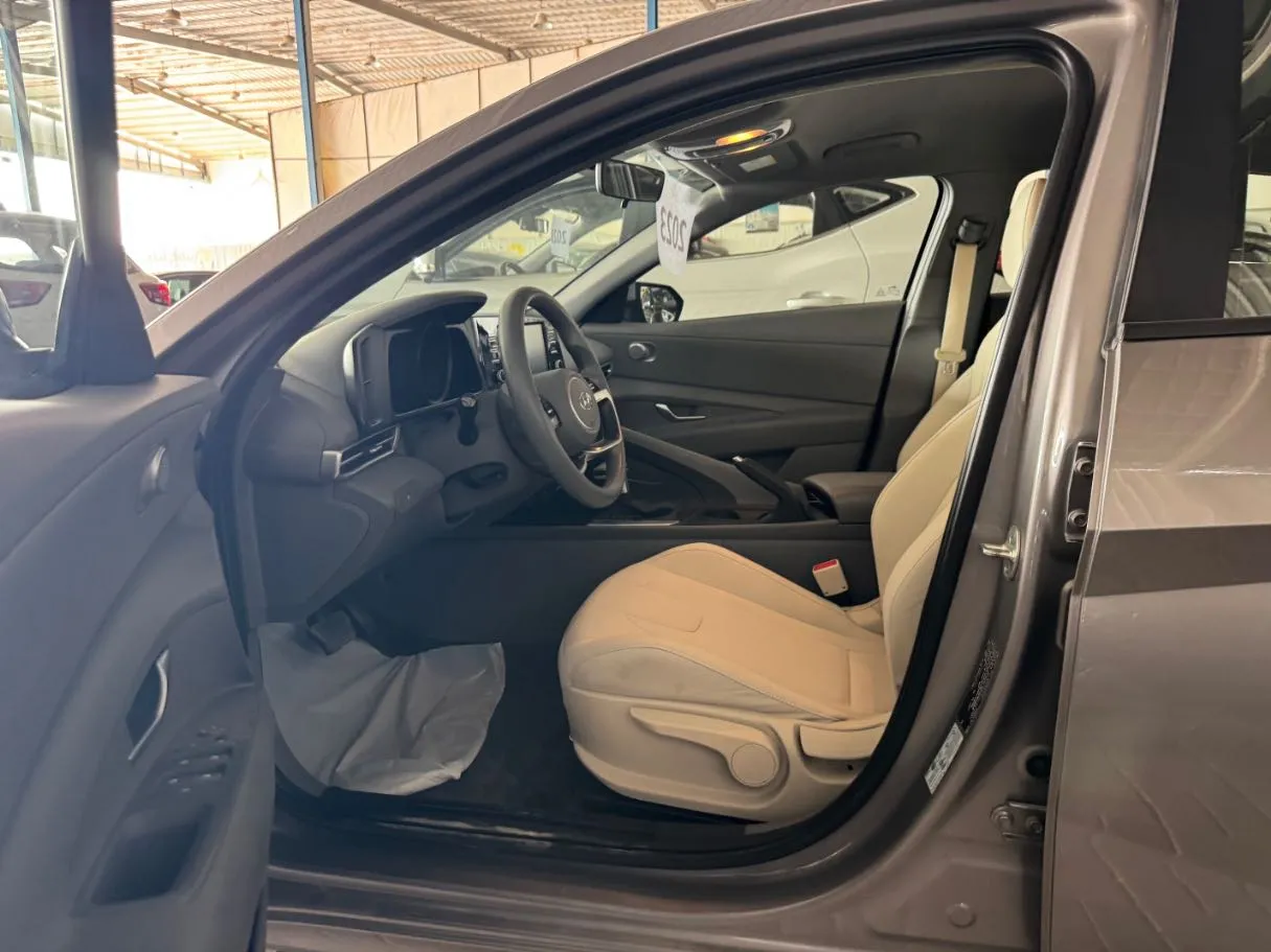 Car image 9