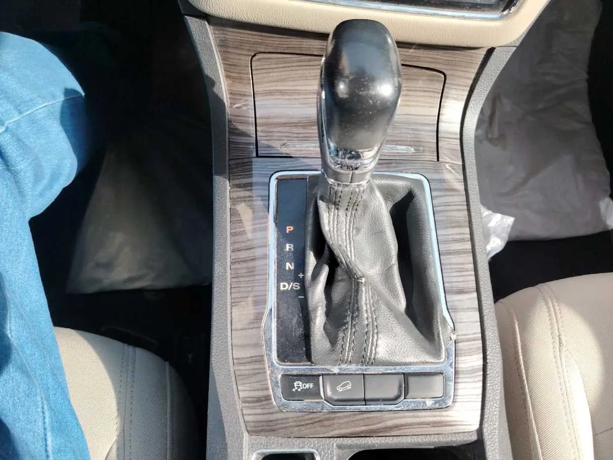 Car image 27
