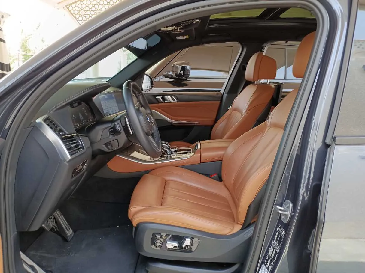 Car image 12