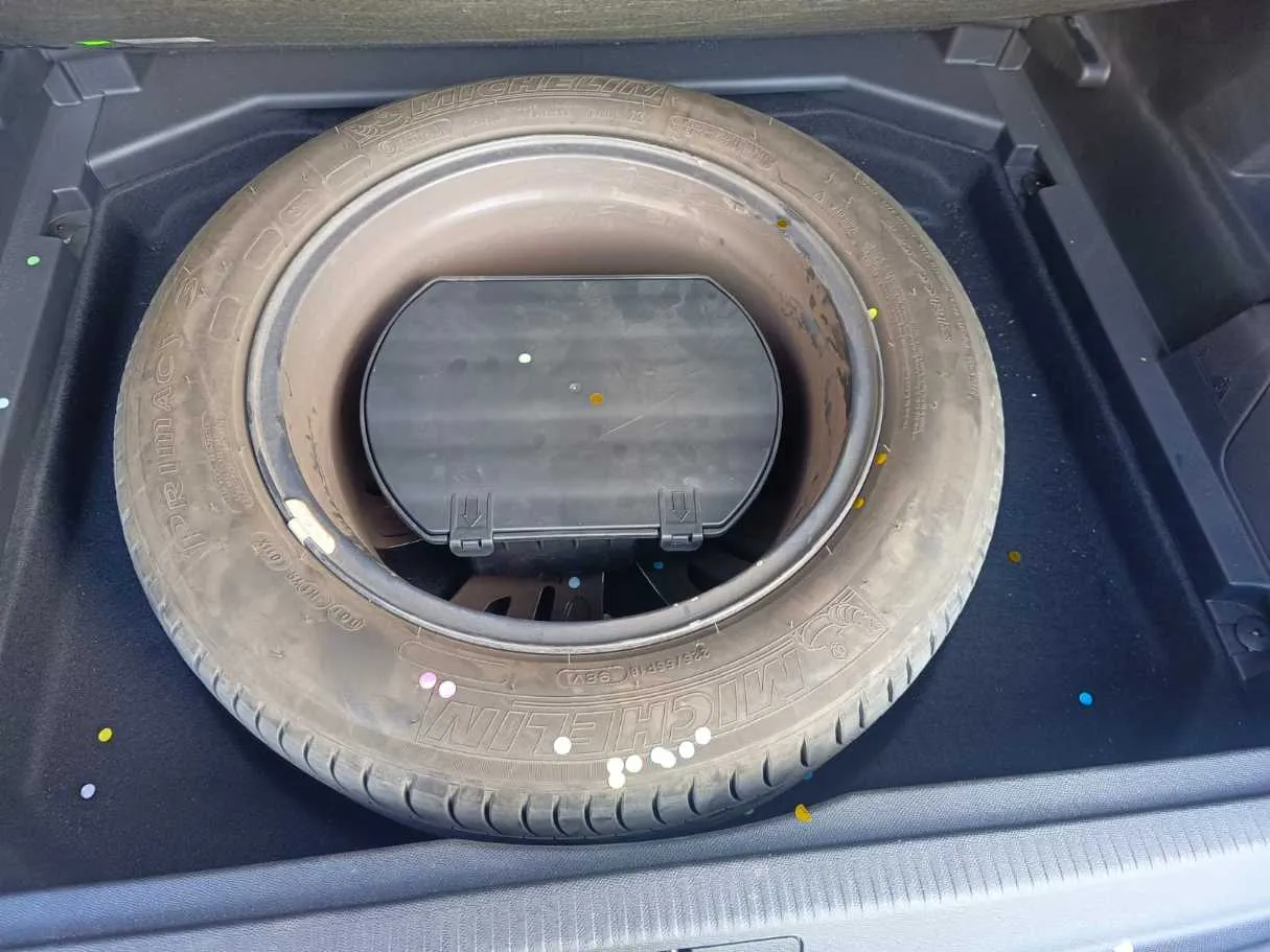 Car image 32