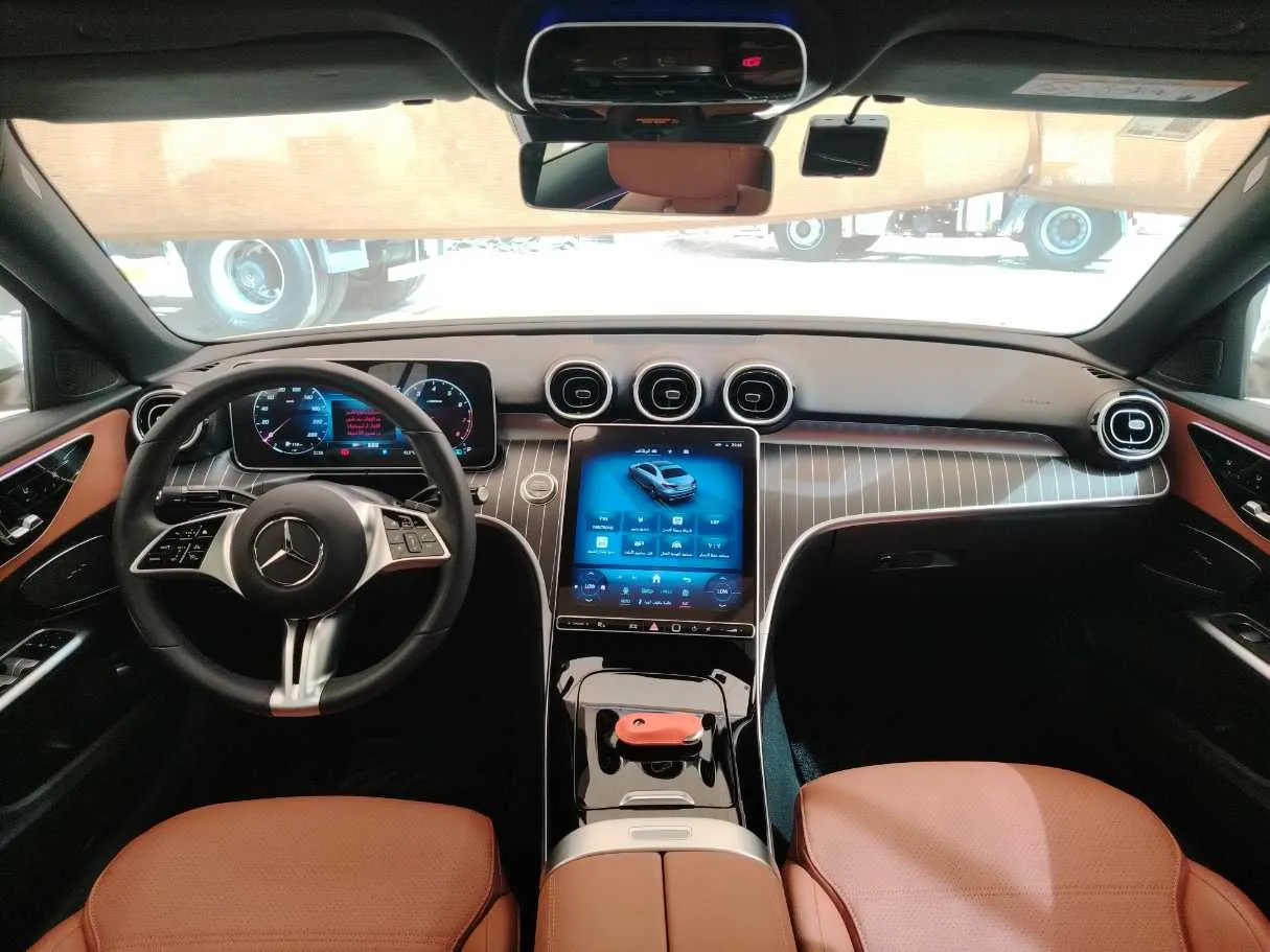 Car image 19