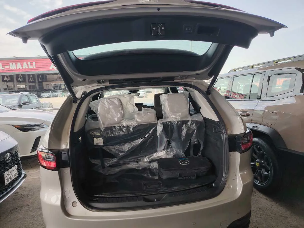 Car image 32