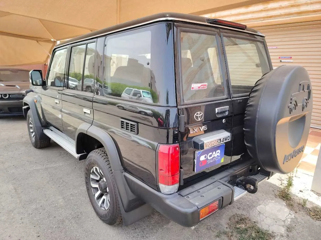Car image 8