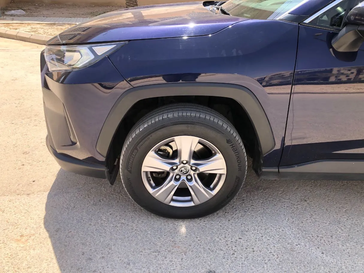 Car image 9