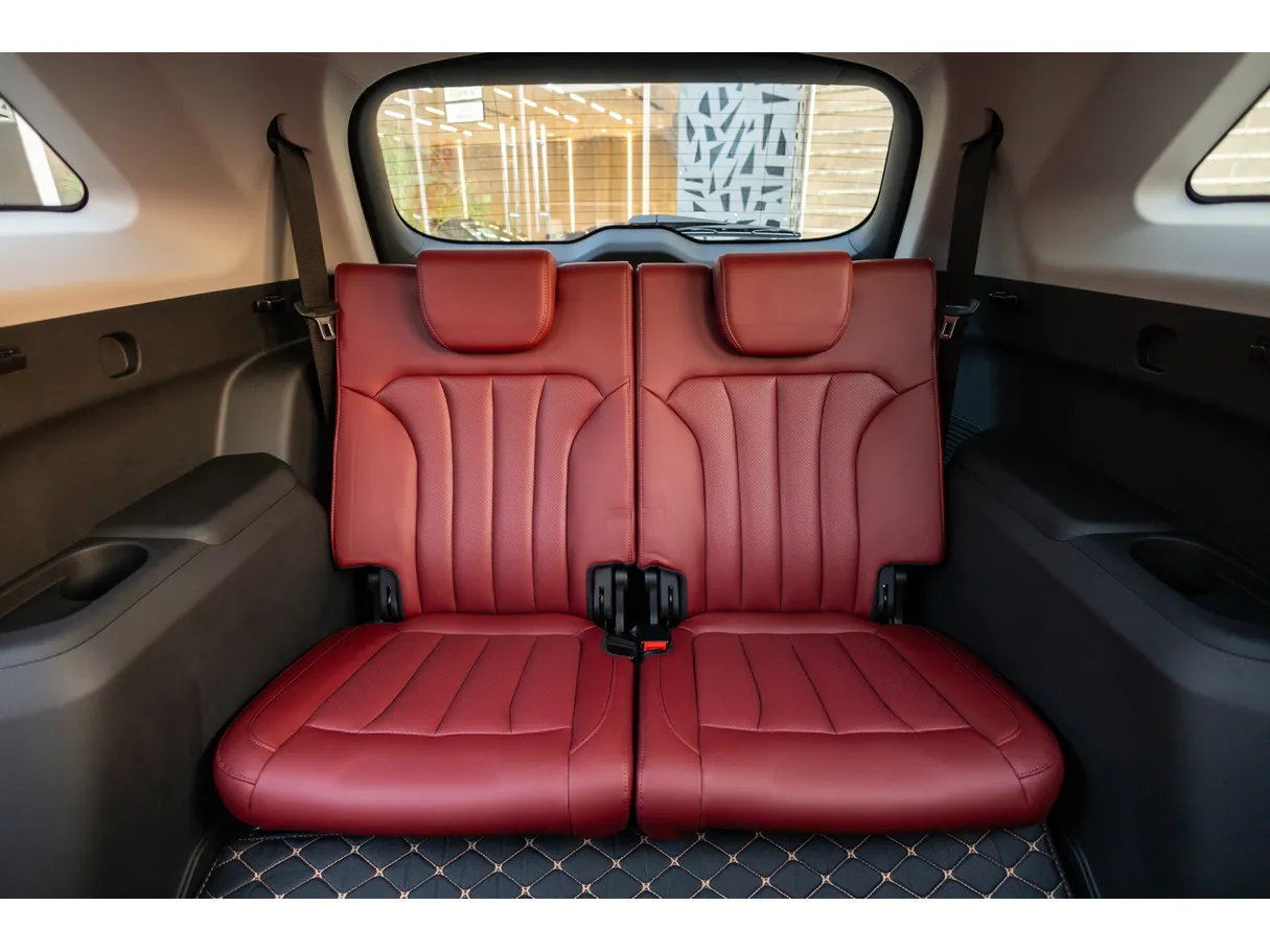 Car image 12