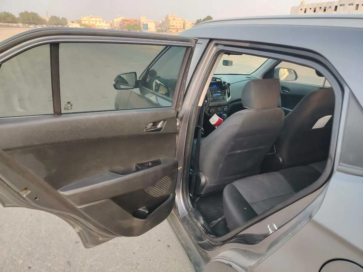 Car image 16