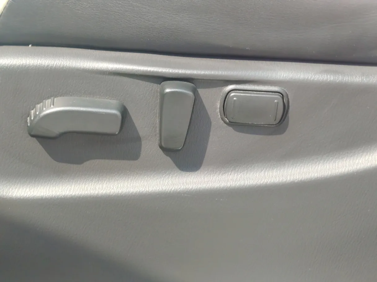 Car image 34