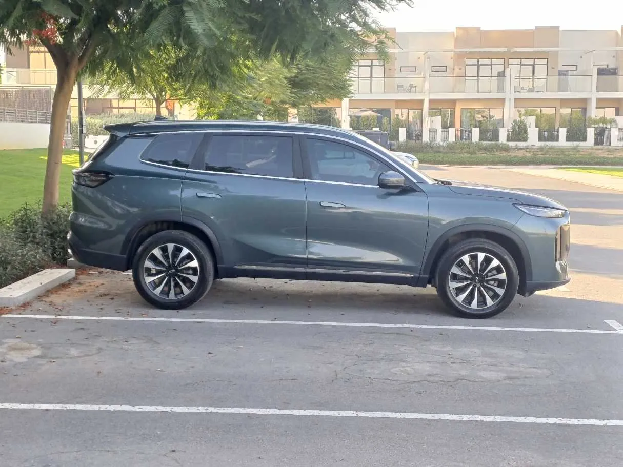 Car image 4