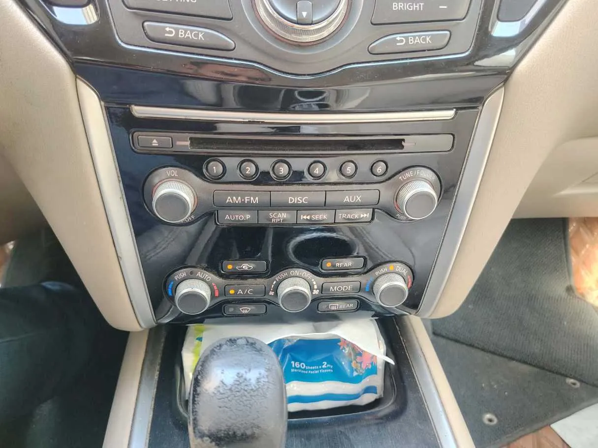 Car image 25