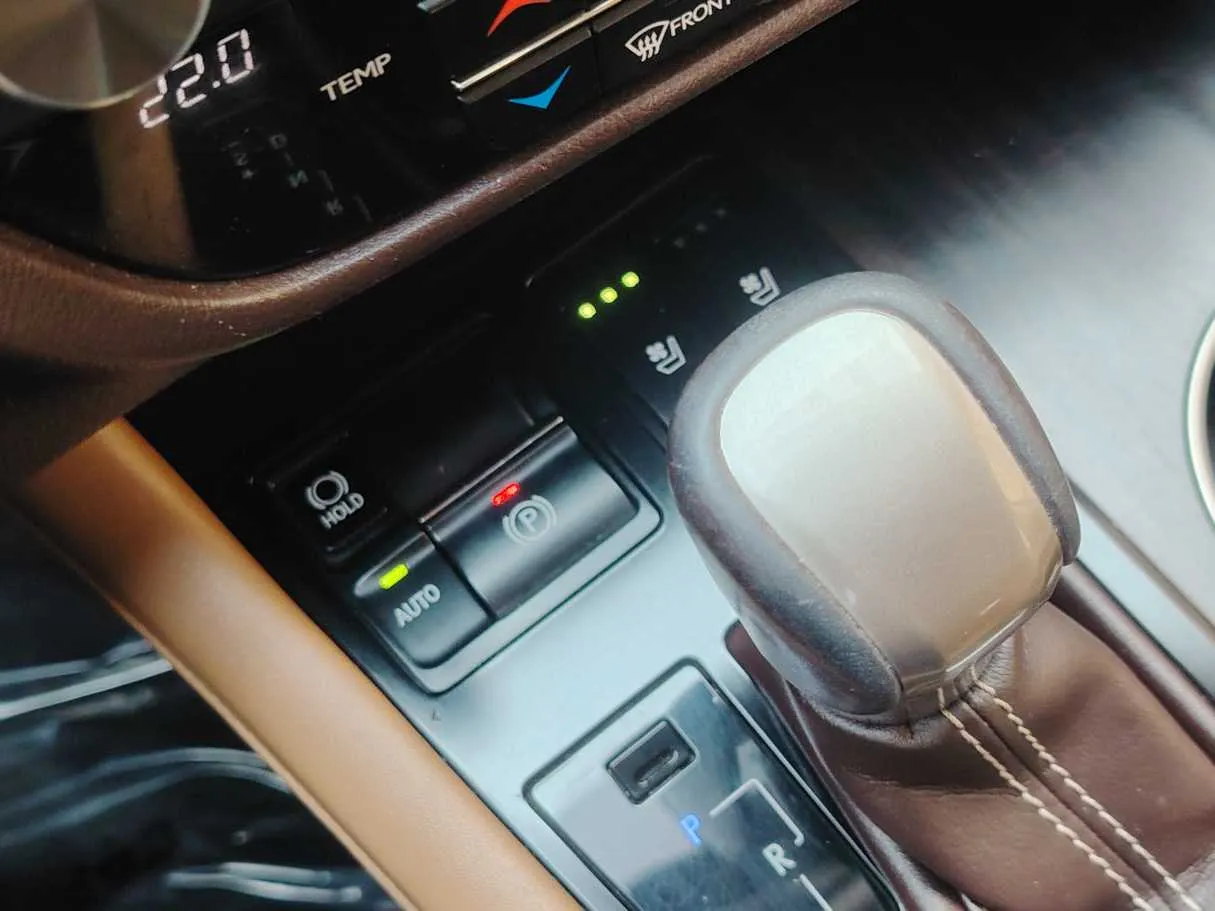 Car image 24