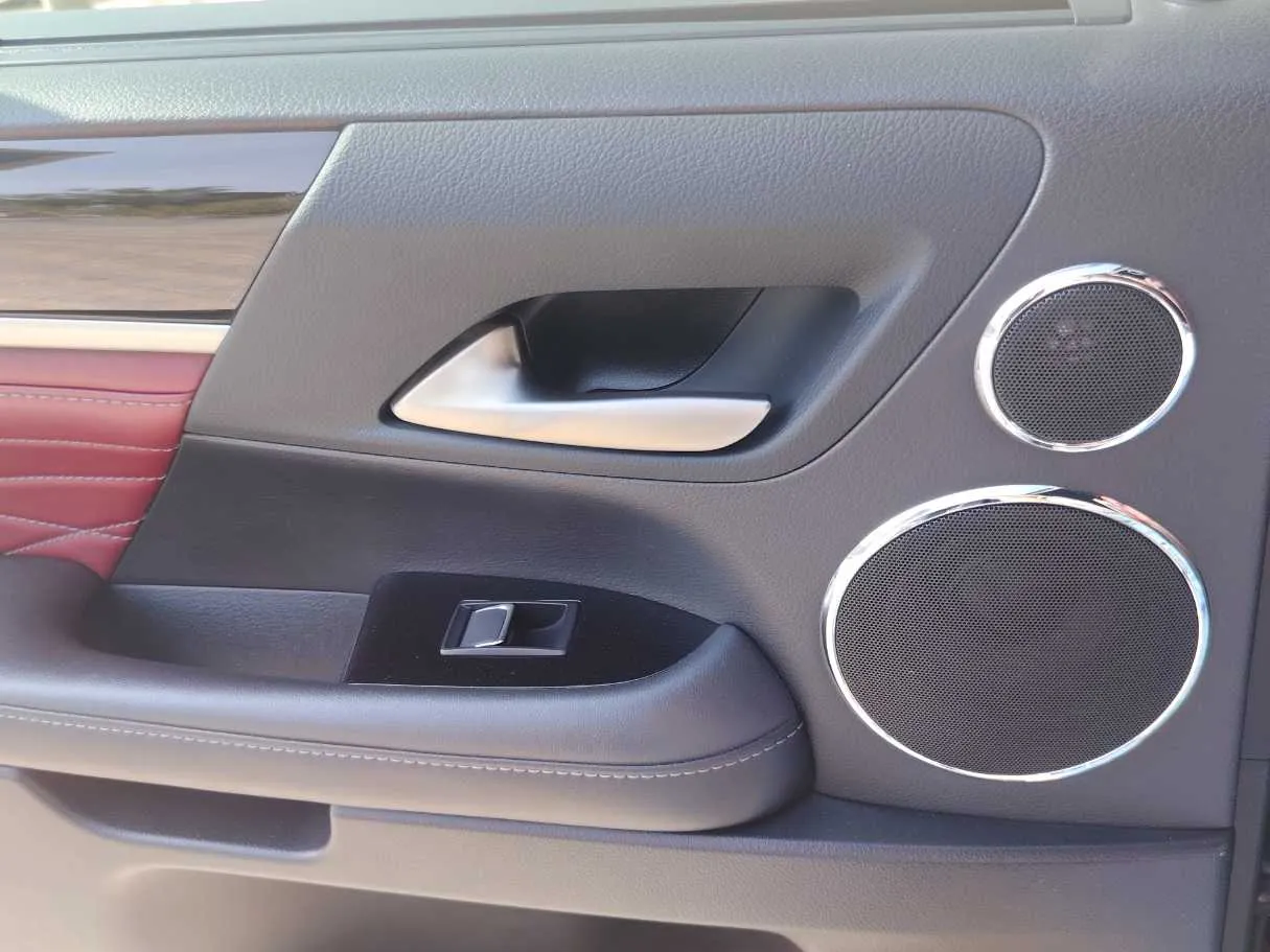 Car image 36