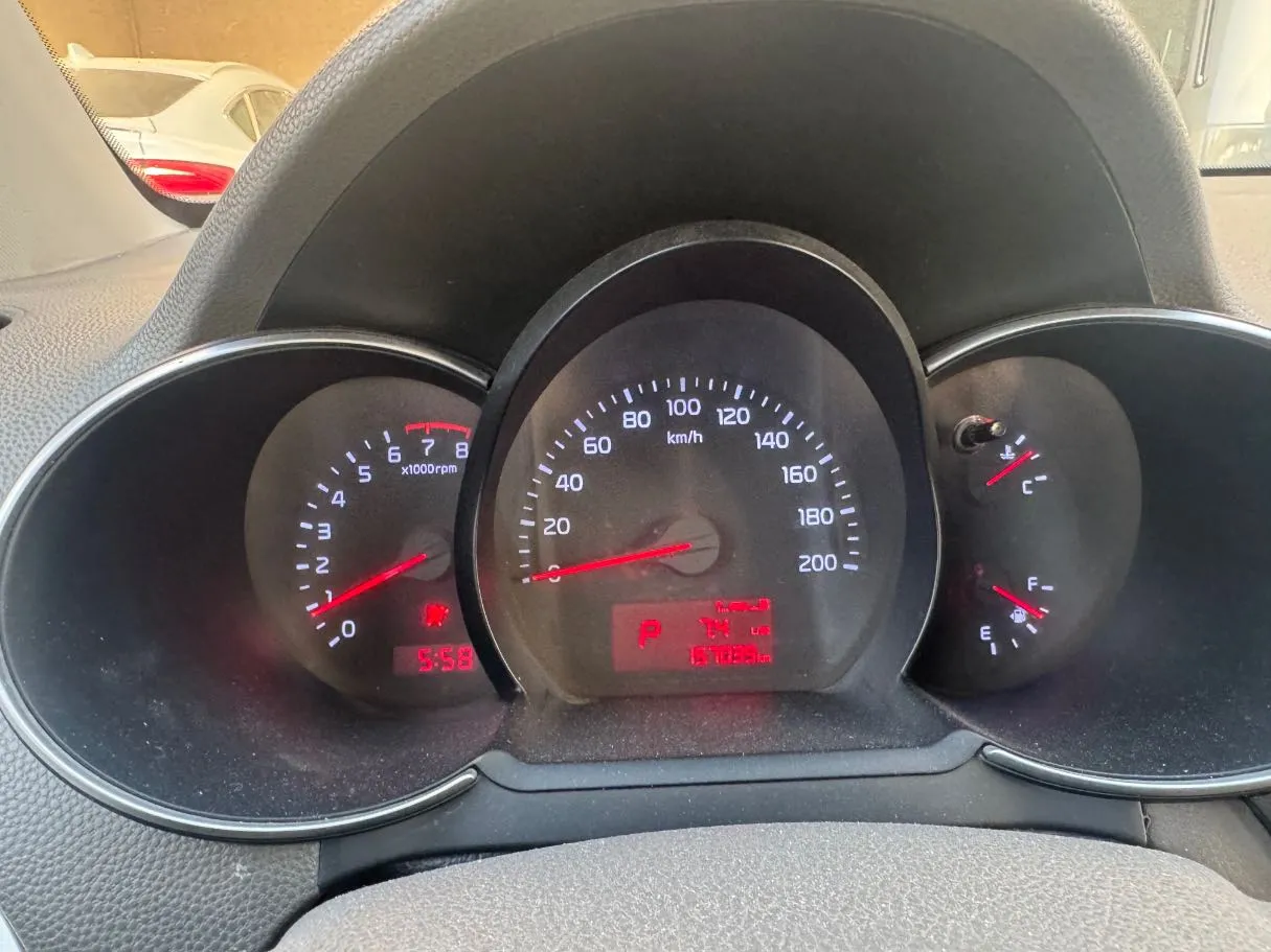 Car image 18
