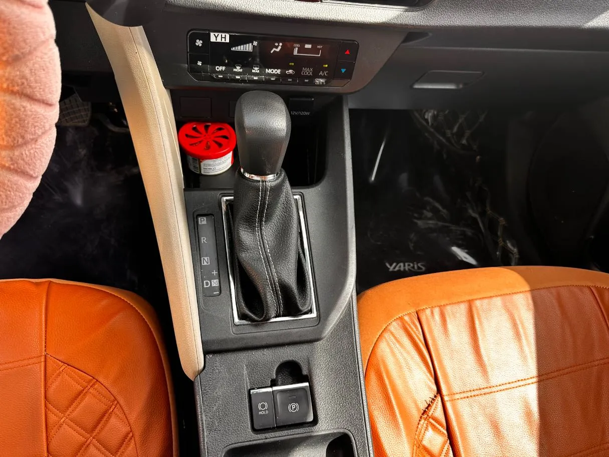 Car image 18
