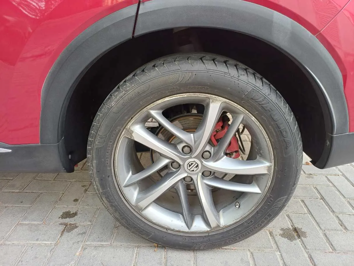 Car image 9
