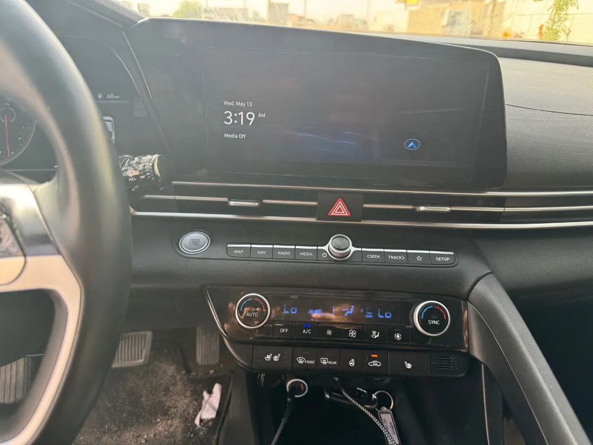 Car image 17