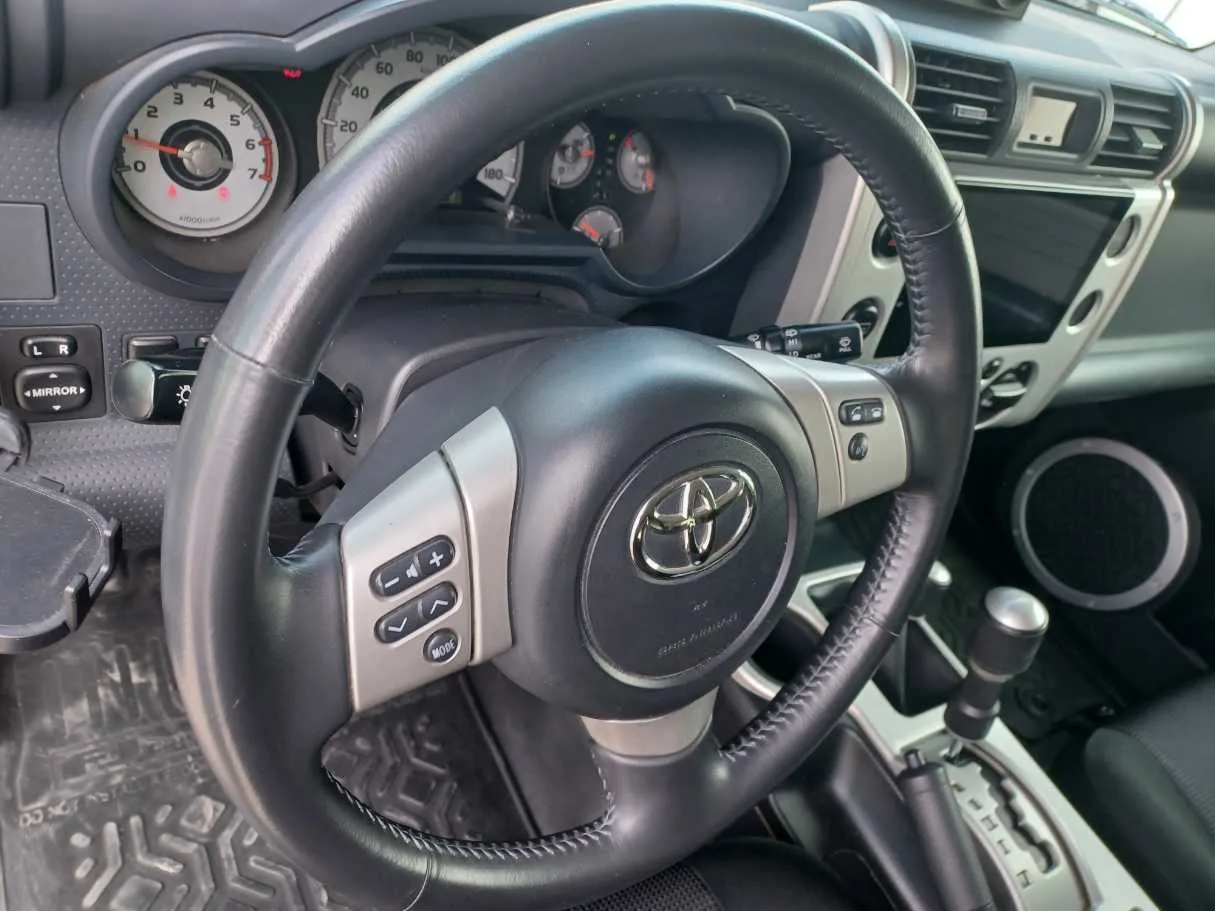 Car image 17