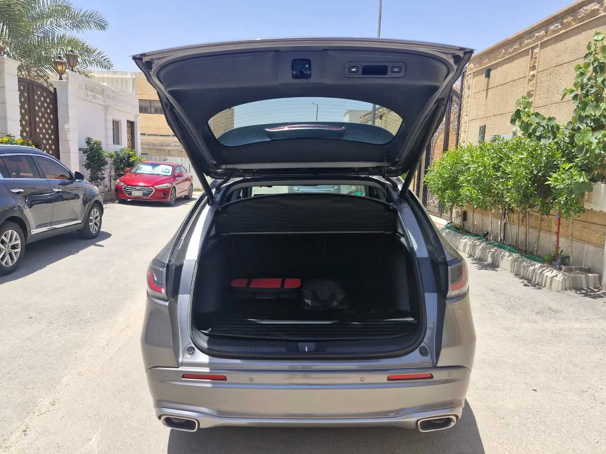 Car image 20