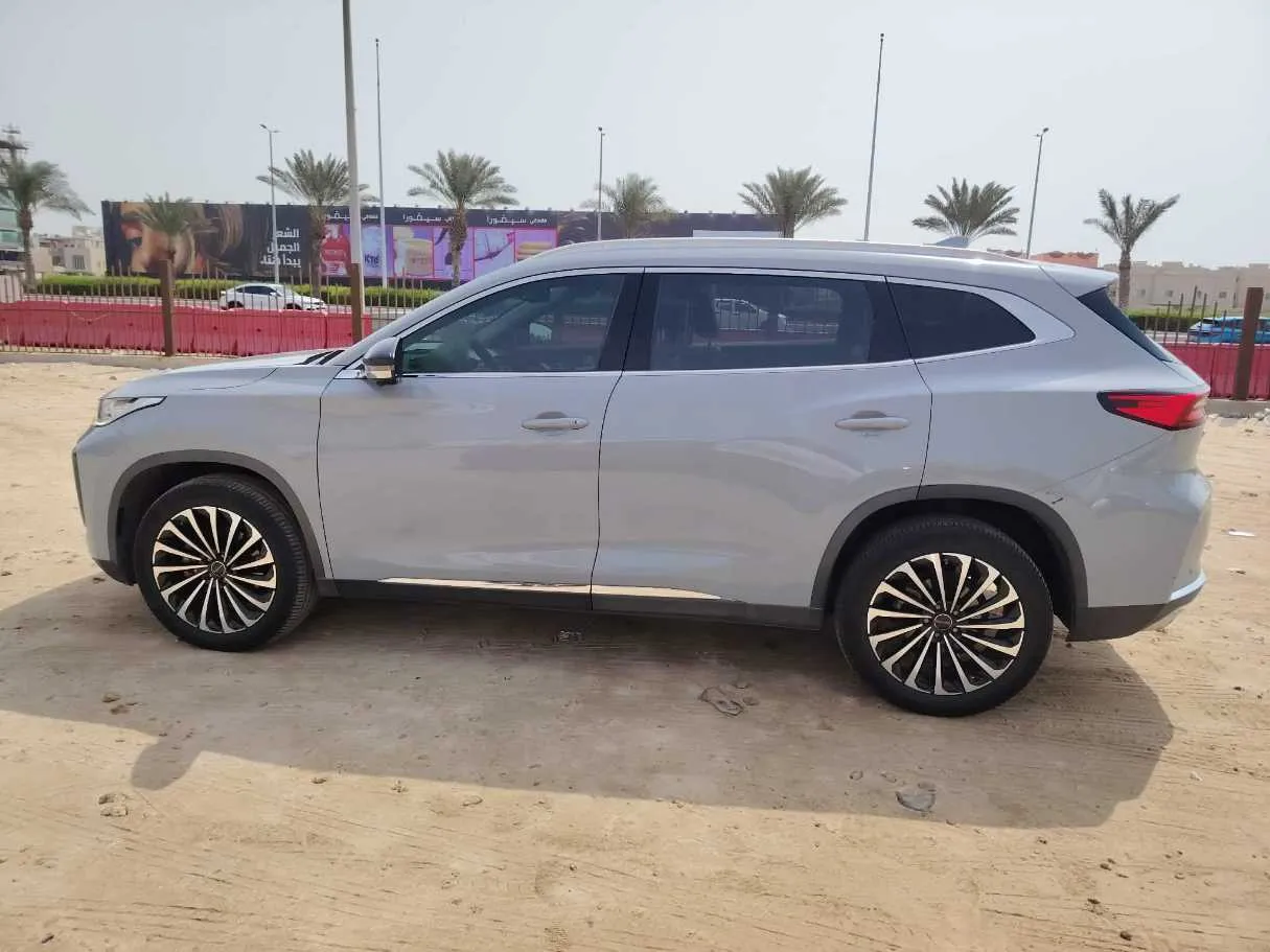 Car image 8