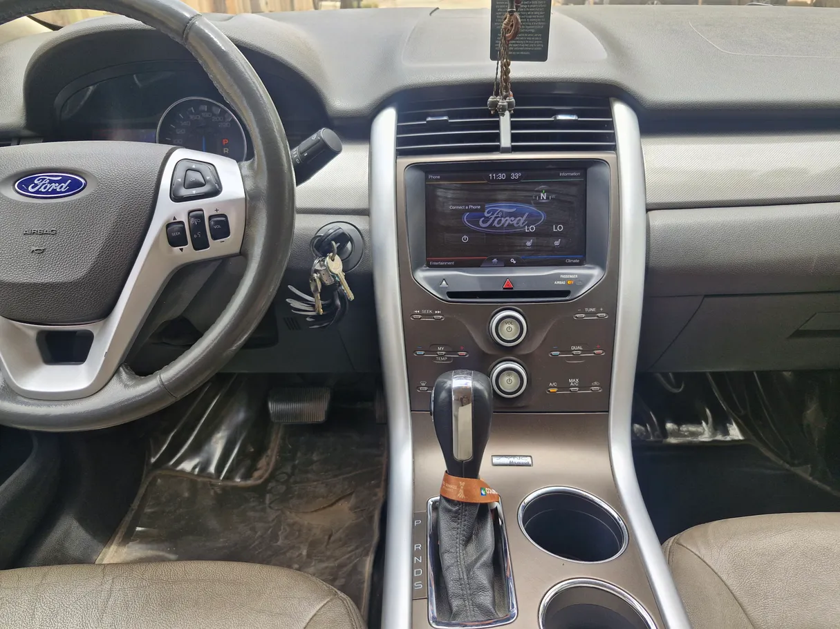 Car image 17