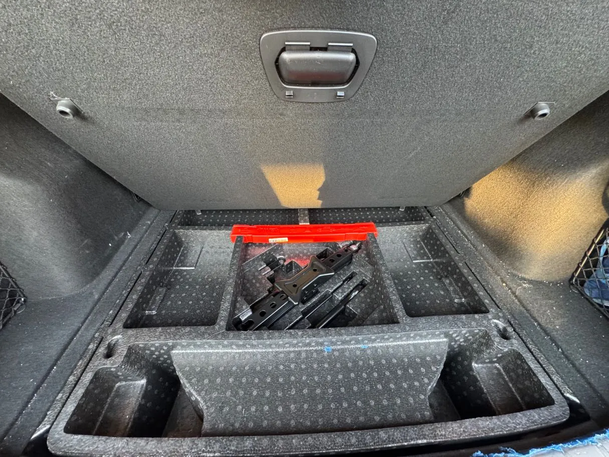 Car image 25