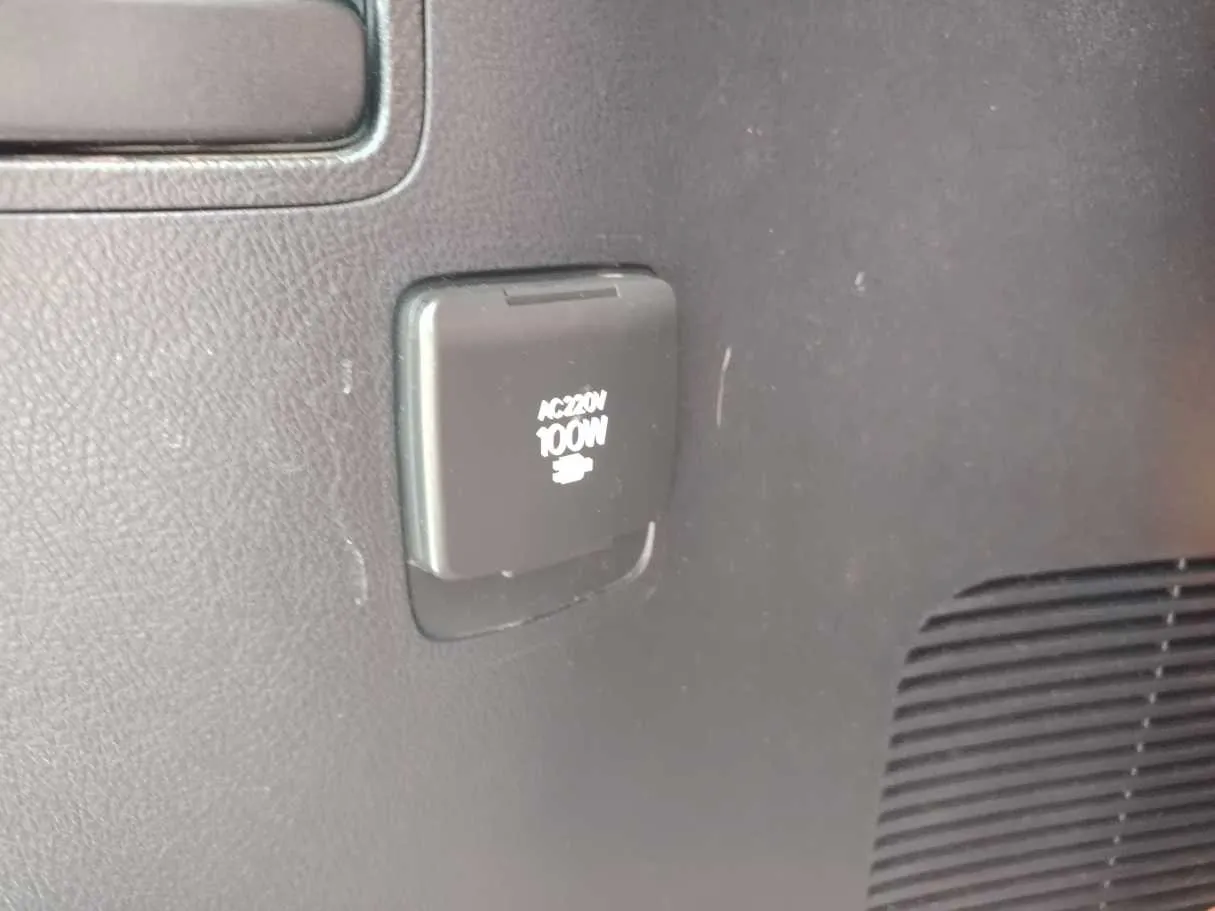 Car image 26